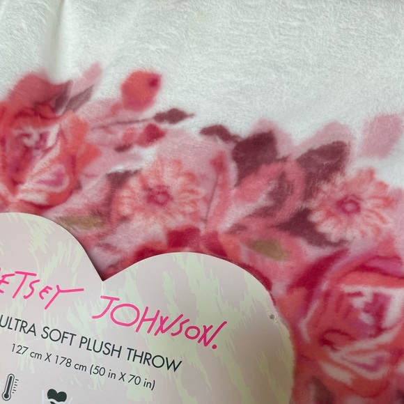 Betsey Johnson NWT Plush throw blanket 50 x 70 - Picture 7 of 9